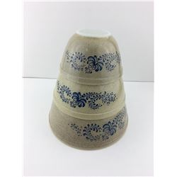 LOT OF 3 MIXING BOWLS (PYREX)