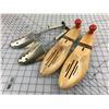 Image 1 : LOT OF SHOE STRETCHERS (2 PAIRS)