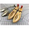 Image 2 : LOT OF SHOE STRETCHERS (2 PAIRS)