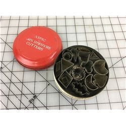 TIN OF SMALL COOKIE CUTTERS (ANTIQUE)
