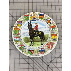 COMMEMORATIVE WALL PLATE (ROYAL CANADIAN MOUNTED POLICE & PROVINCES)