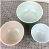 Image 6 : LOT OF 3 MIXING BOWLS (PYREX)