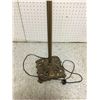 Image 3 : BRASS FLOOR LAMP (ANTIQUE)