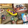 Image 6 : MISC LOT (TIN TOY, SMALL TINS, LAPEL BUTTONS ETC…)
