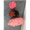Image 4 : LOT OF THREE PIGGY BANKS (VINTAGE)