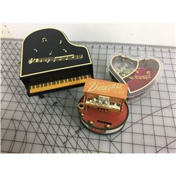 LOT OF WIND UP MUSIC BOXES ETC * SEEM TO WORK * (AS IS)