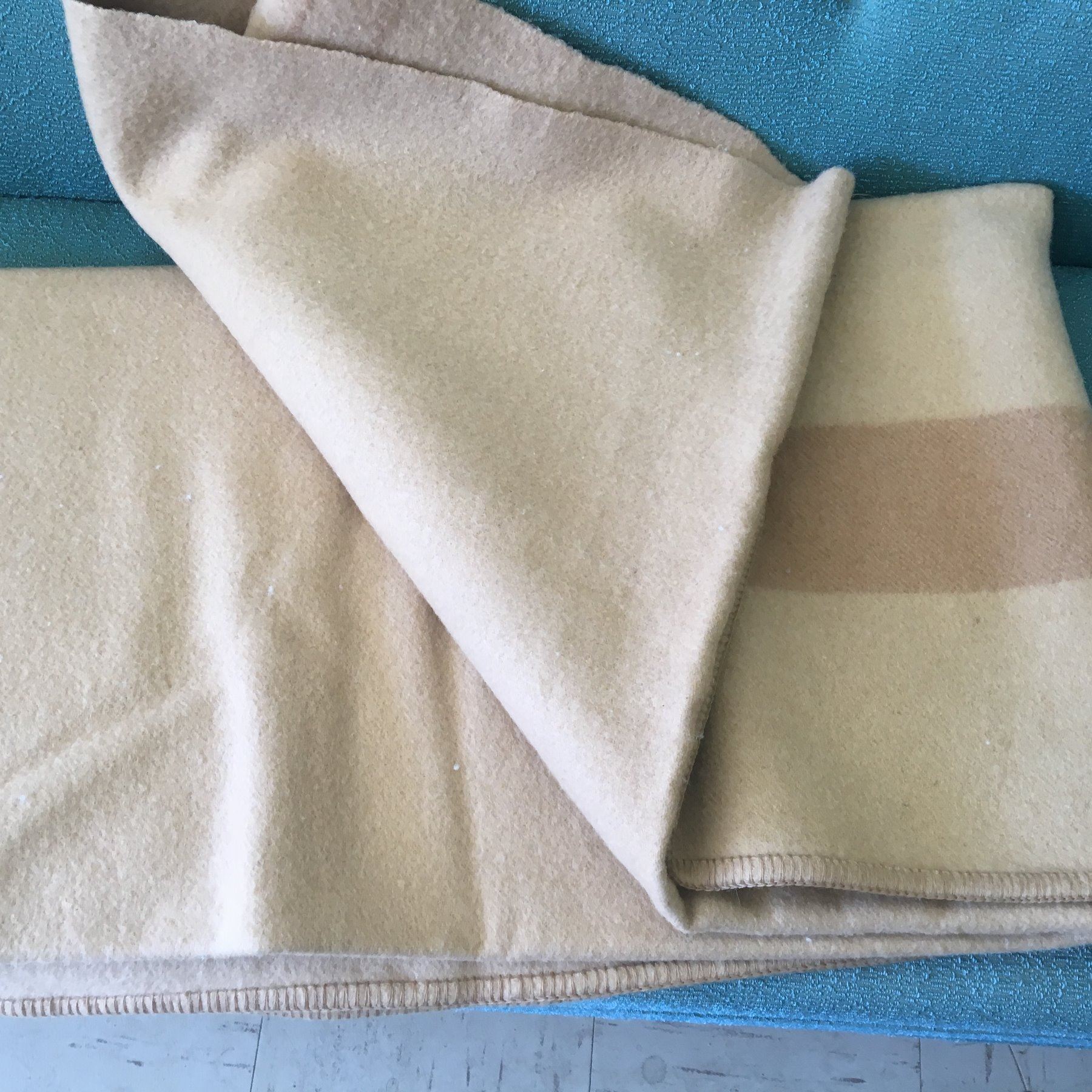 WOOL BLANKET (EATONS TRAPPER POINT) * EXCELLENT CONDITION