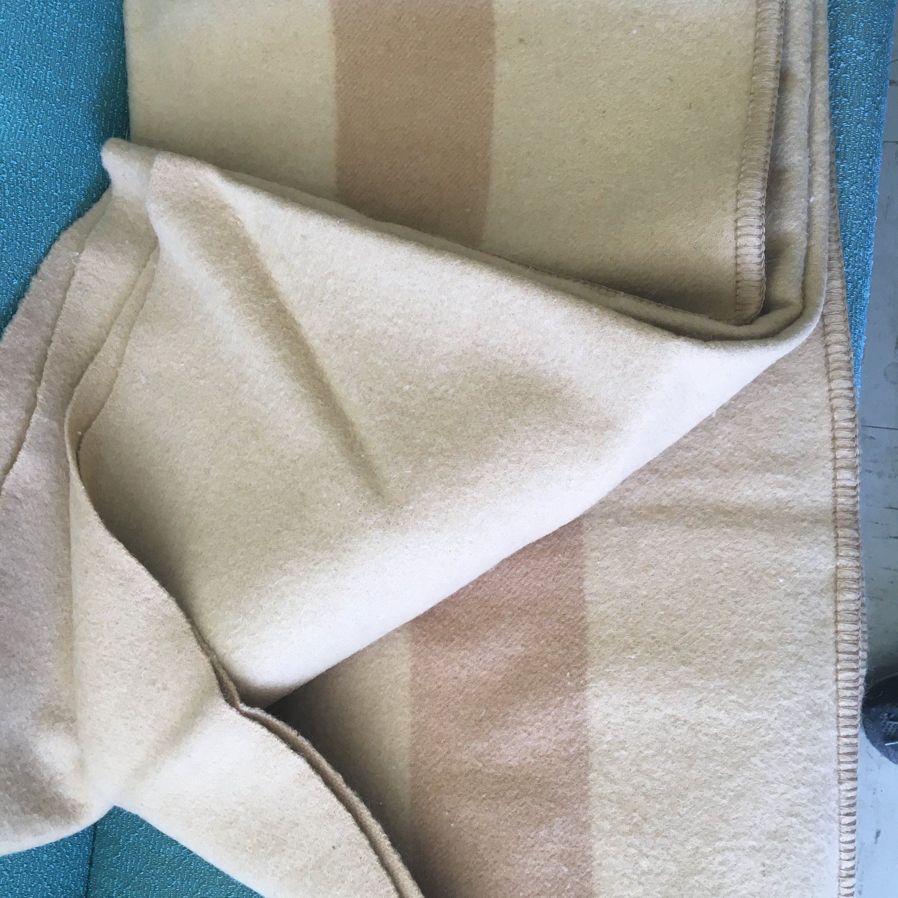 WOOL BLANKET (EATONS TRAPPER POINT) * EXCELLENT CONDITION