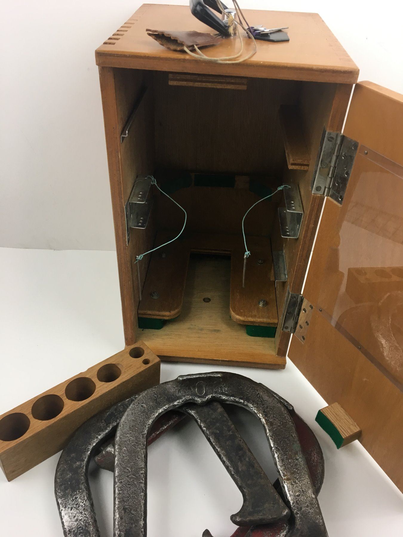 WOODEN HORSE SHOE GAME BOX (LOCKING WITH KEY)<em>BY OLYMPUS</em>