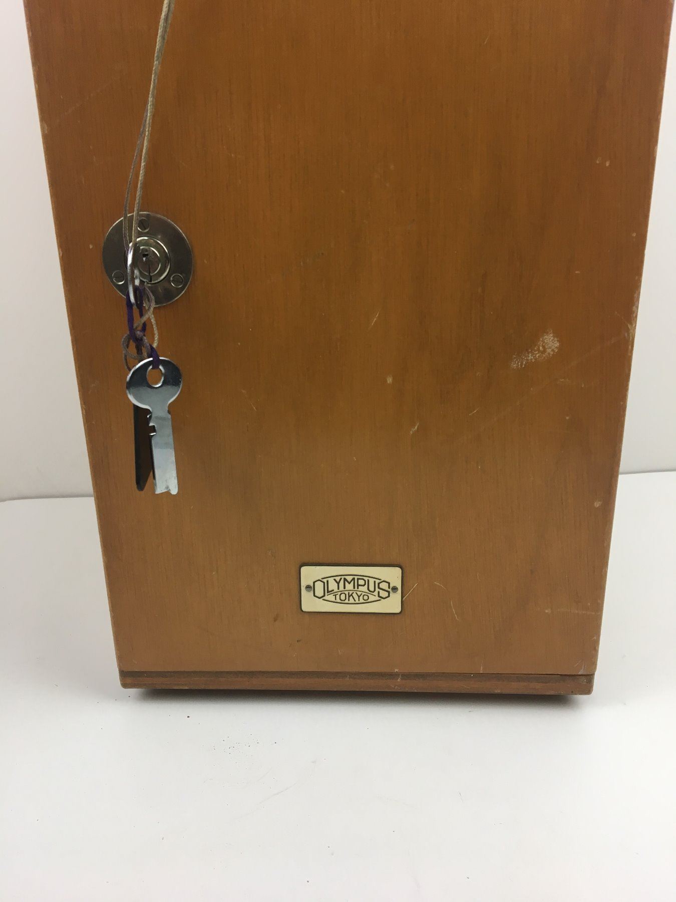 WOODEN HORSE SHOE GAME BOX (LOCKING WITH KEY)<em>BY OLYMPUS</em>