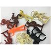 Image 4 : LOT OF COWBOYS & INDIANS TOYS (VINTAGE PLASTIC)