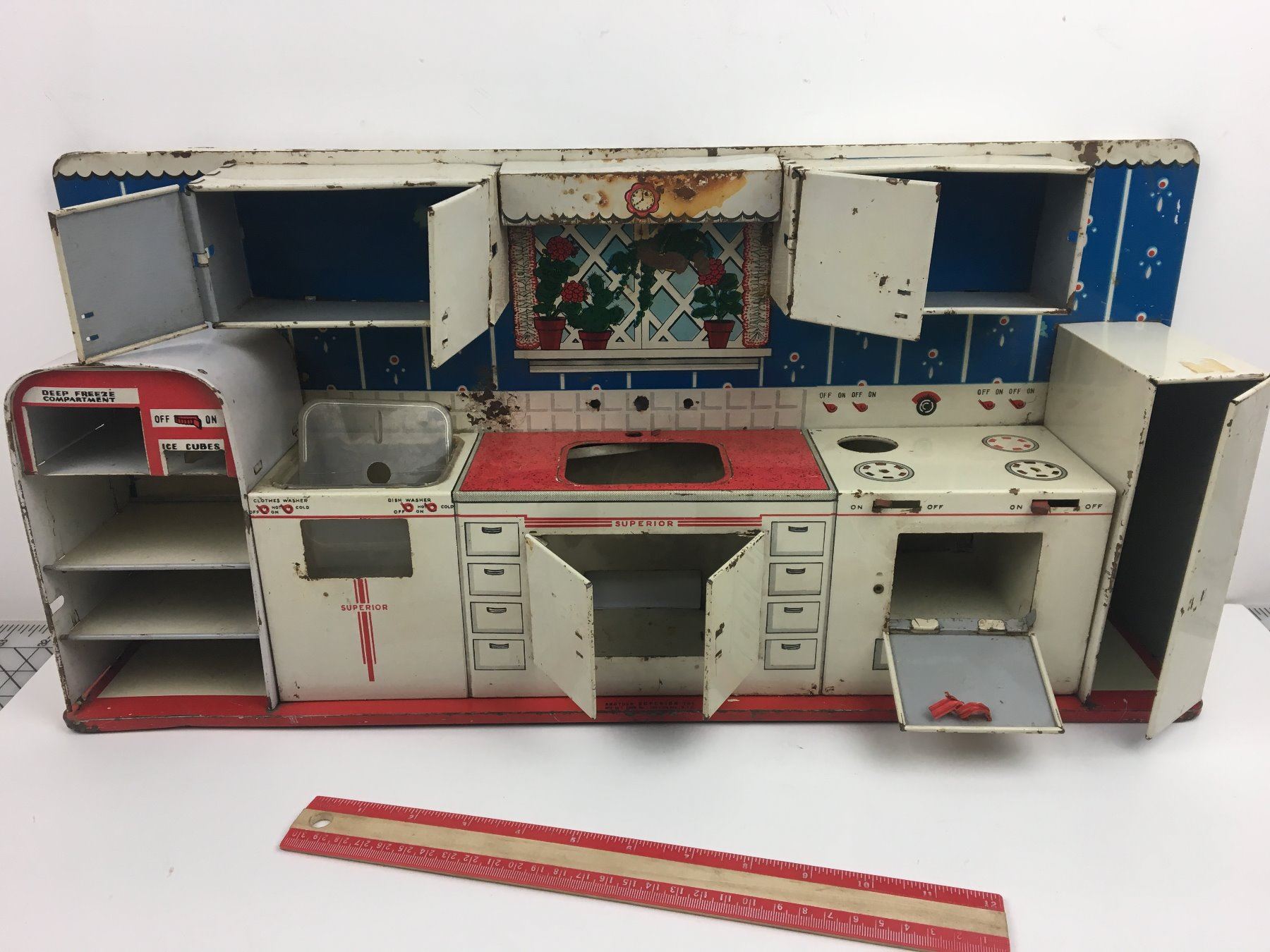 TIN TOY KITCHEN (VINTAGE)