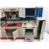 Image 4 : TIN TOY KITCHEN (VINTAGE)