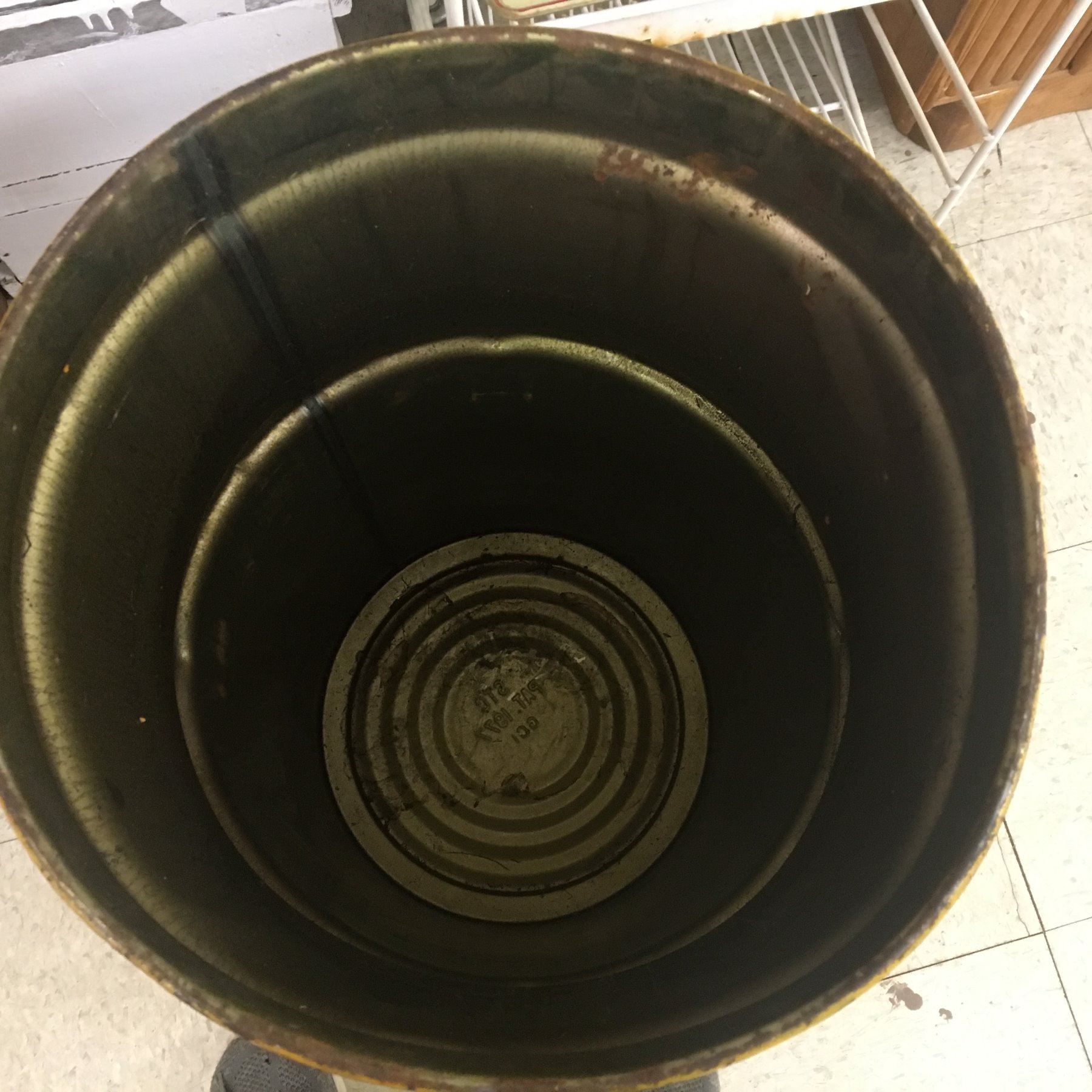 60 LITRE SHELL OIL BARREL CAN (STANDS 27”)