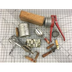 VINTAGE’ KITCHEN RELATED LOT