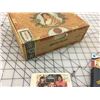 Image 6 : LA PALINA CIGAR BOX WITH ‘VINTAGE’ SHAVING & FLASH BULBS
