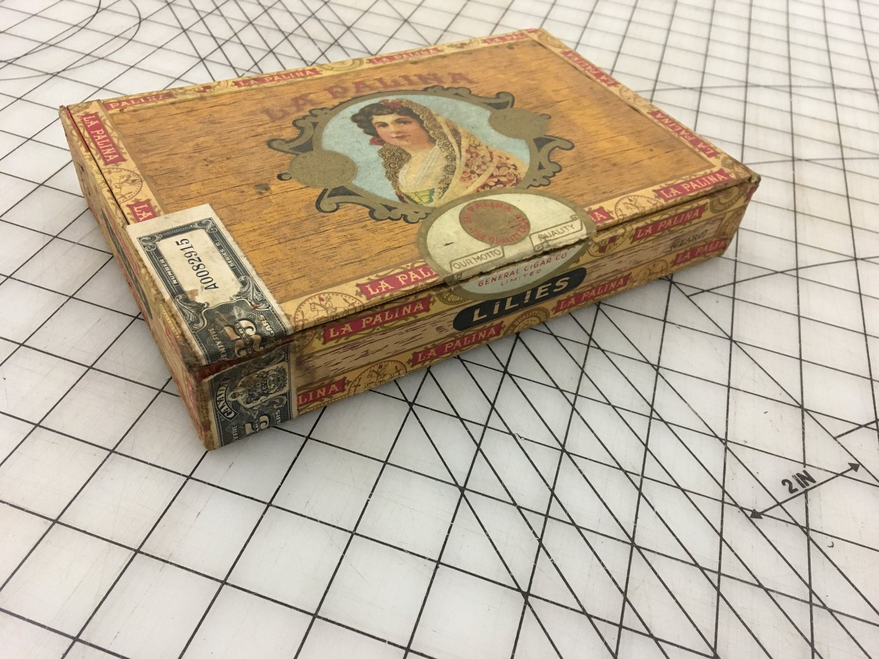 VINTAGE CIGAR BOX (W/VARIOUS COINS)