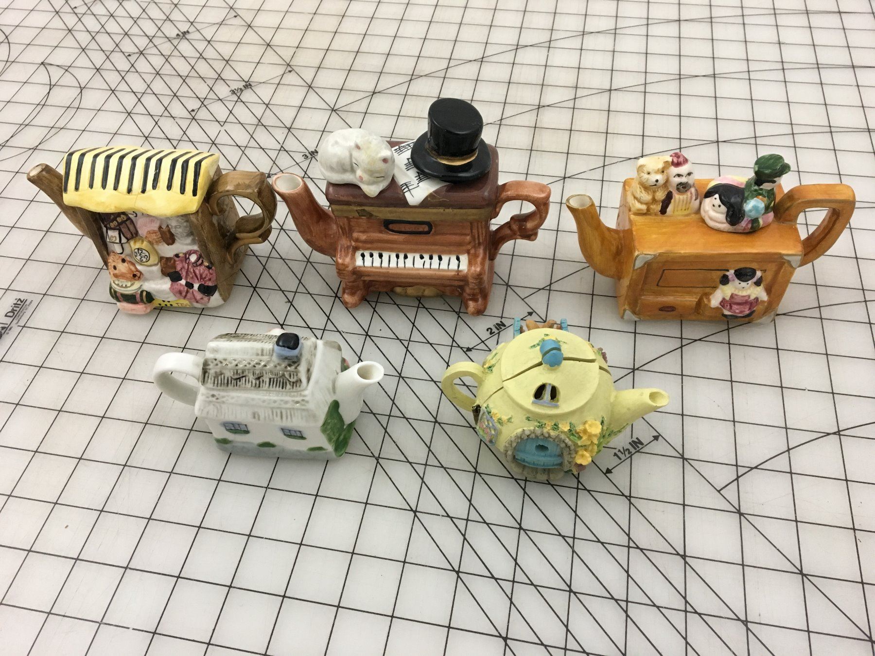 MINI TEA POT COLLECTIBLES