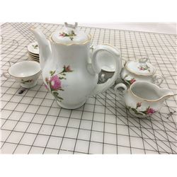 FAVOLINA TEA SET POLAND * CUPS, SAUCERS, POT, CREAM, SUGAR *