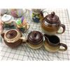Image 2 : MISC LOT * TEAPOTS ETC. *