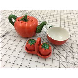 TOMATOEWARE PIECES (TEAPOT LID HAS CHIP)