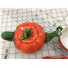 Image 4 : TOMATOEWARE PIECES (TEAPOT LID HAS CHIP)