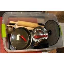 TOTE OF KITCHEN ITEMS - ROLLING PINS, ROASTER & A