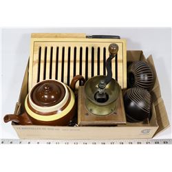 LARGE BOX OF VINTAGE ITEMS