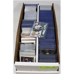 BOX OF ABOUT 1500 HOCKEY CARDS INCLUDING ROOKIE