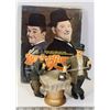 Image 1 : LAUREL AND HARDY WITH BOOK