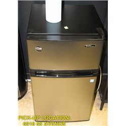 DANBY DESIGNER STAINLESS BAR FRIDGE/FREEZER