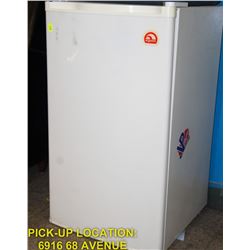 IGLOO WHITE MINI FRIDGE