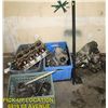 Image 1 : LOT OF MISC ENGINE PARTS