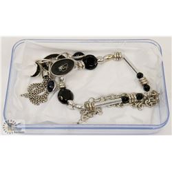 BLACK AND SILVER ESSENCE FASHION NECKLACE