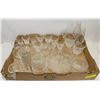 Image 1 : LOT OF VINTAGE CRYSTAL, CRYSTAL AND GLASSWARE