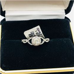 34) 14K WHITE GOLD DIAMOND & SIDE DIAMOND RING
