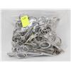 Image 1 : BAG OF ASSORTED SCISSORS