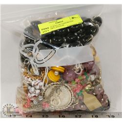 OVER 1KG BAG OF UNSORTED JEWELRY, ESTATE