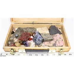 WOOD BOX W/COLLECTION OF FOSSILS &