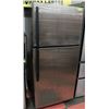 Image 1 : GE STAINLESS STEEL FRIDGE.