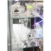 Image 1 : 2 SHELVES OF CRYSTAL GLASSES