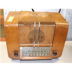 ANTIQUE RADIO