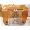 Image 1 : ANTIQUE RADIO
