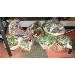 7 WICKER BASKETS WITH ARTIFICIAL FLOWERS