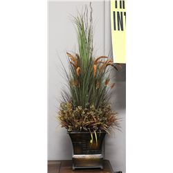 METAL PLANTER WITH ARTIFICIAL FOLIAGE