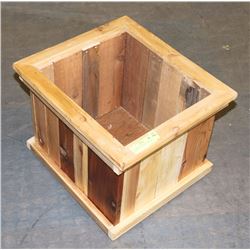 STAINED CEDAR PLANTER 15" X 17" X 13"