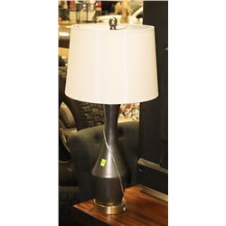 SHOWHOME TABLE LAMP ON CHOICE