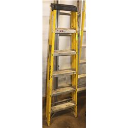 6' ALUMINUM AND FIBREGLASS LADDER