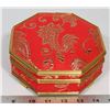 Image 2 : ESTATE JEWELLERY BOX W/FASHION NECKLACE