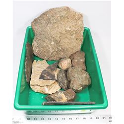 GREEN BIN W/QUARTZ, TIGER'S EYE & OTHER